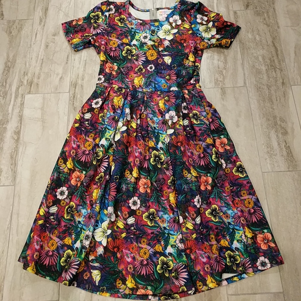 S Lularoe Amelia, bright floral